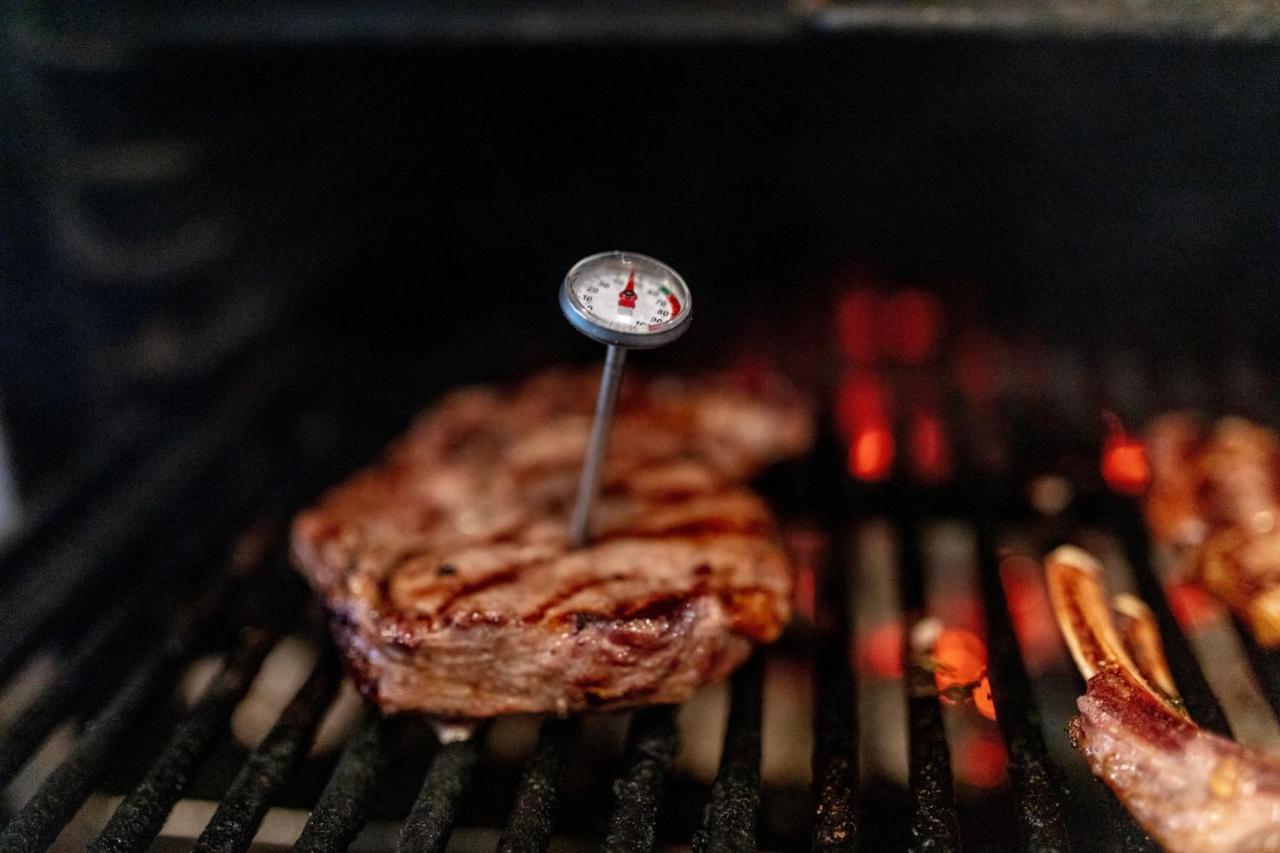 בלצ'יק Lighthouse Golf & Spa Hotel מראה חיצוני תמונה A meat thermometer in a steak