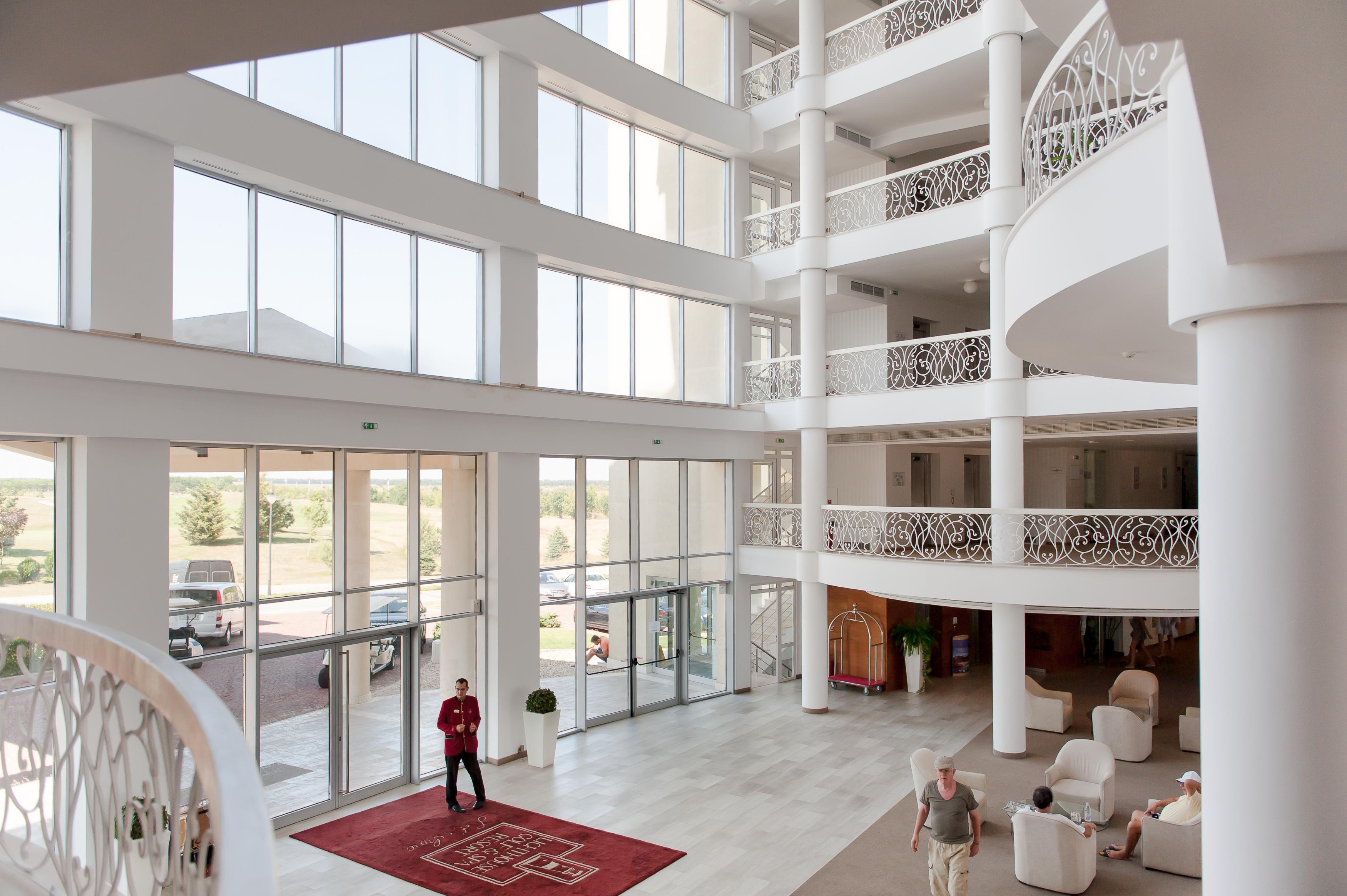 בלצ'יק Lighthouse Golf & Spa Hotel מראה חיצוני תמונה Lobby of the hotel