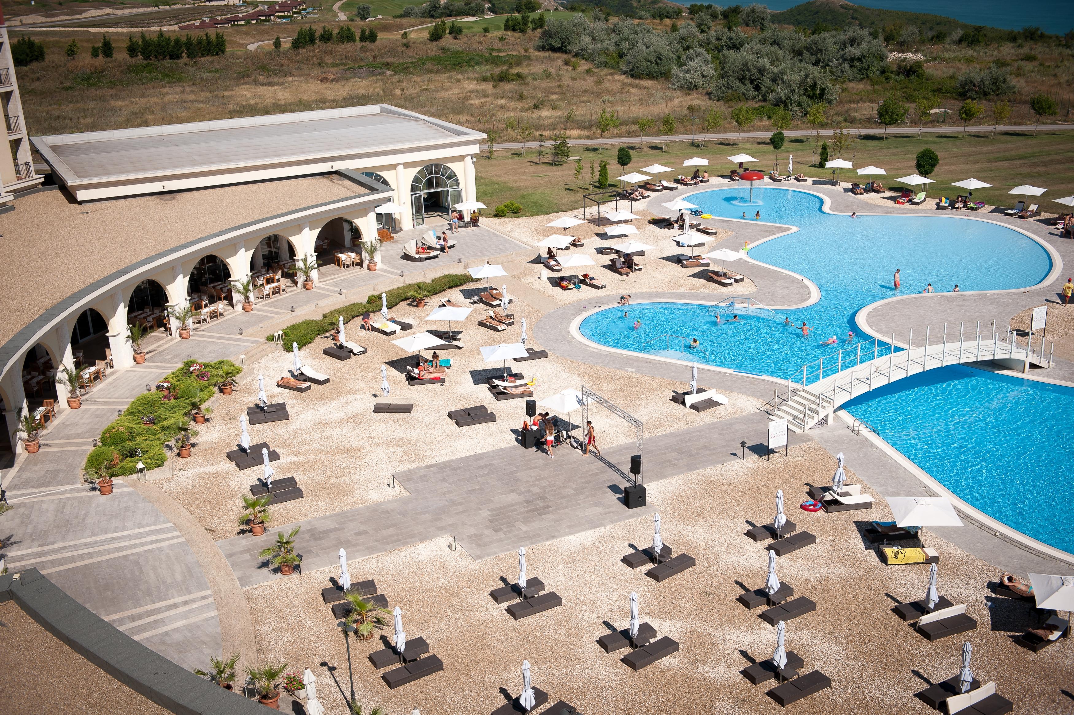 בלצ'יק Lighthouse Golf & Spa Hotel מראה חיצוני תמונה The swimming pool at the hotel