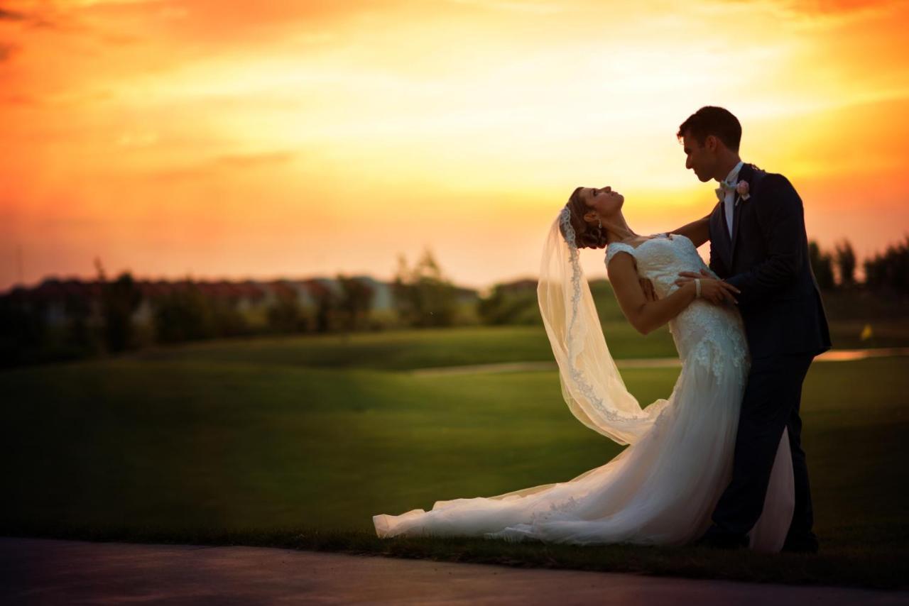בלצ'יק Lighthouse Golf & Spa Hotel מראה חיצוני תמונה A newlywed couple