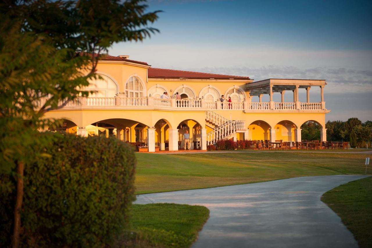 בלצ'יק Lighthouse Golf & Spa Hotel מראה חיצוני תמונה The clubhouse at the Royal Palm Golf and Country Club