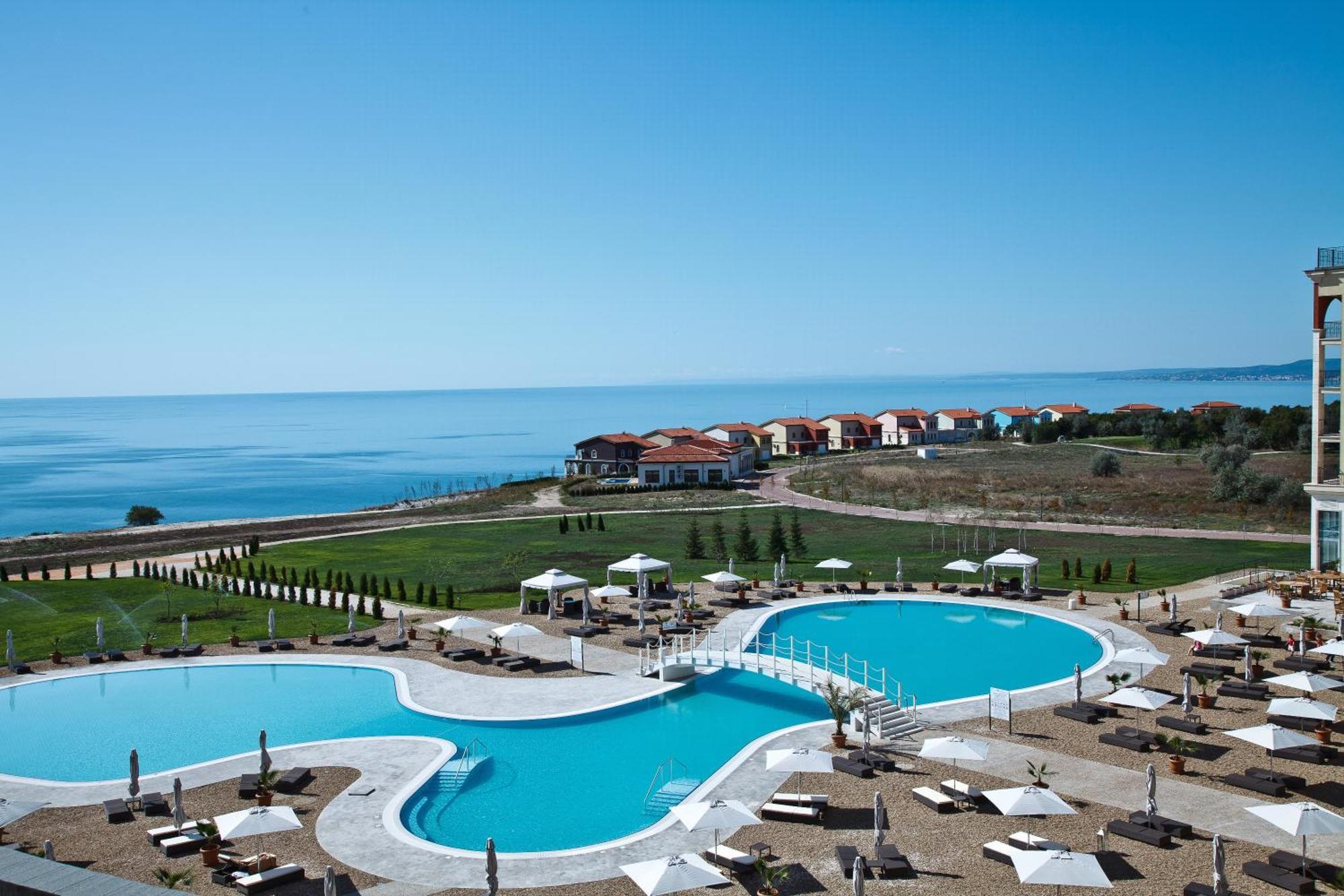 בלצ'יק Lighthouse Golf & Spa Hotel מראה חיצוני תמונה View of the complex
