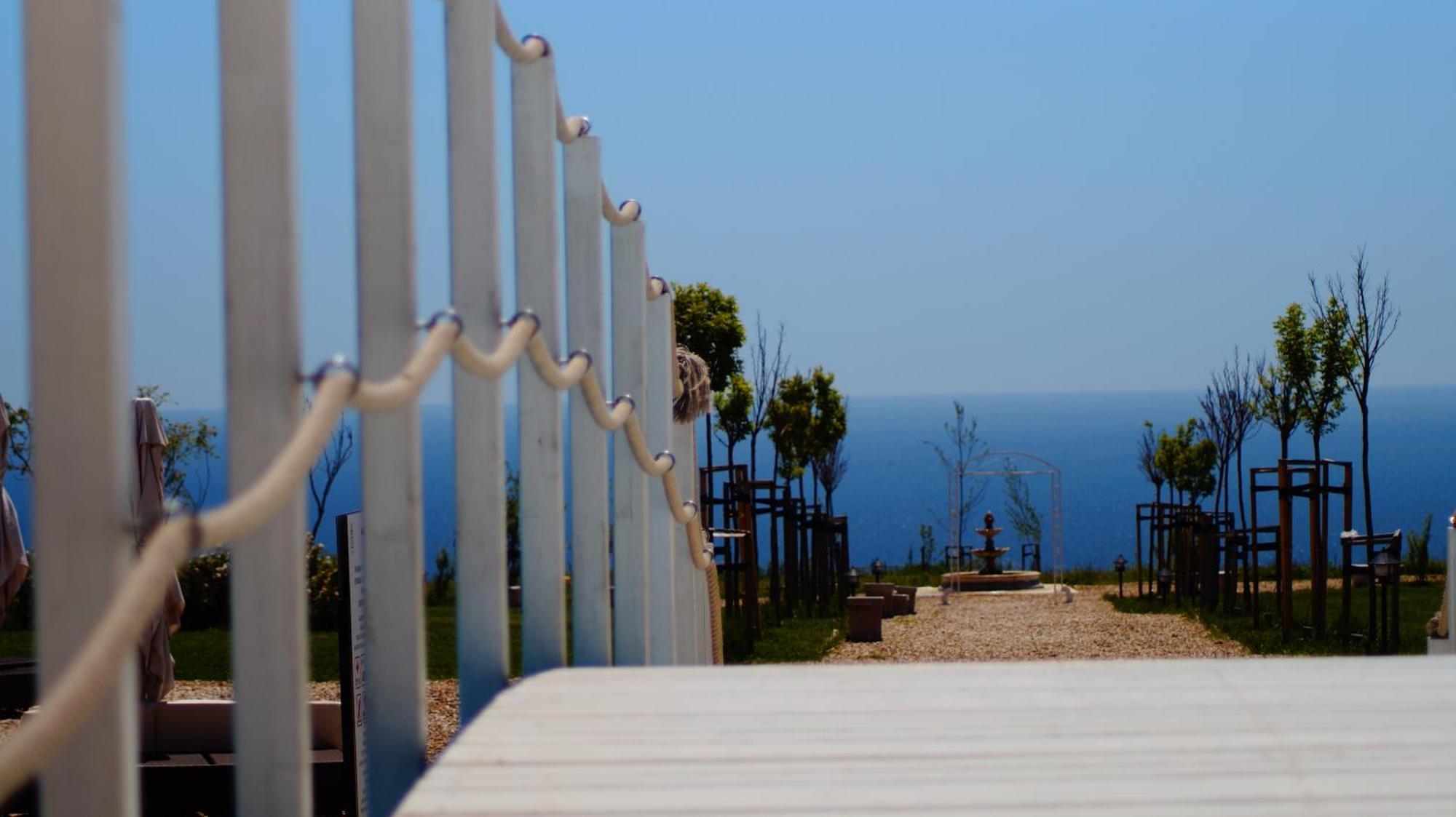 בלצ'יק Lighthouse Golf & Spa Hotel מראה חיצוני תמונה The memorial