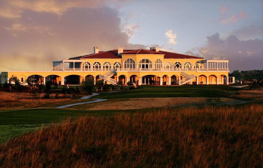 בלצ'יק Lighthouse Golf & Spa Hotel מראה חיצוני תמונה Club House