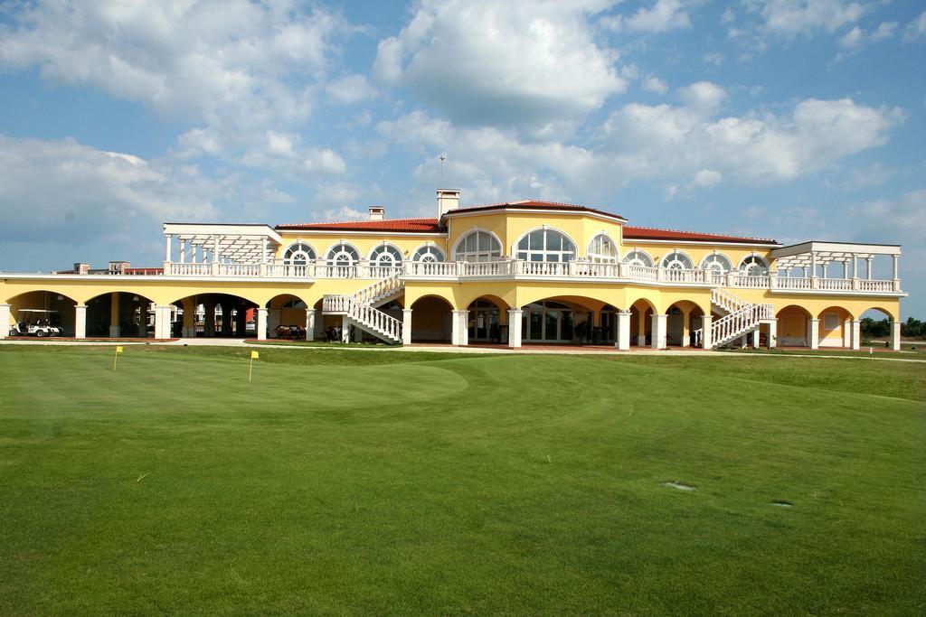 בלצ'יק Lighthouse Golf & Spa Hotel מראה חיצוני תמונה Clubhouse